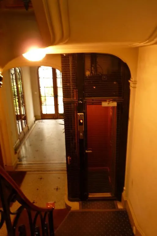 Prestigious 2 Bedroom Near Champs Elysees Paris France