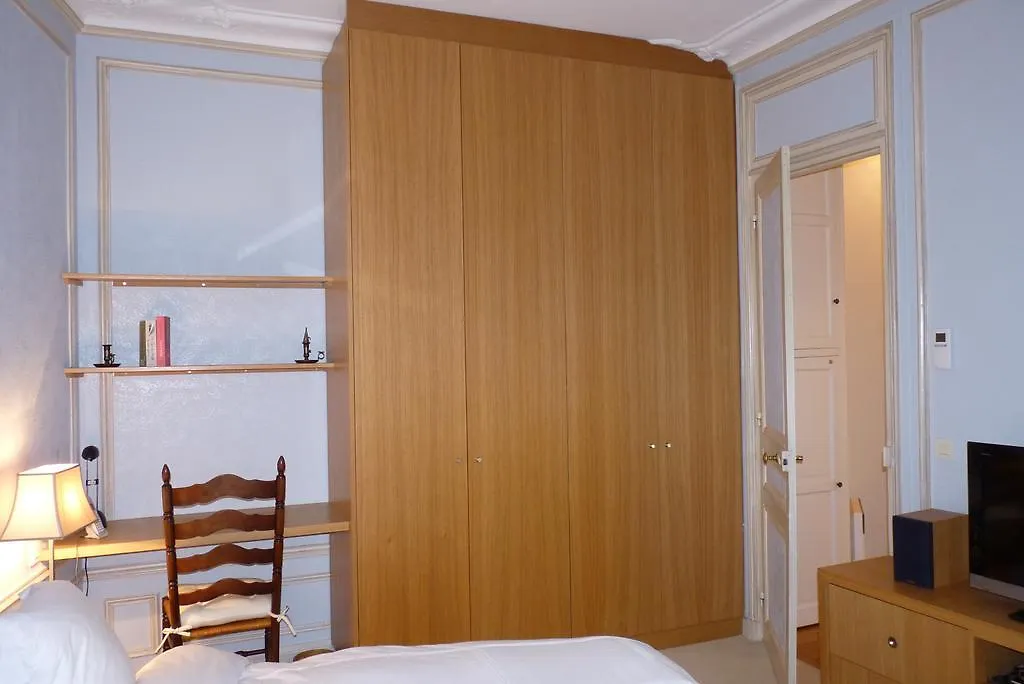 Prestigious 2 Bedroom Near Champs Elysees Paris France