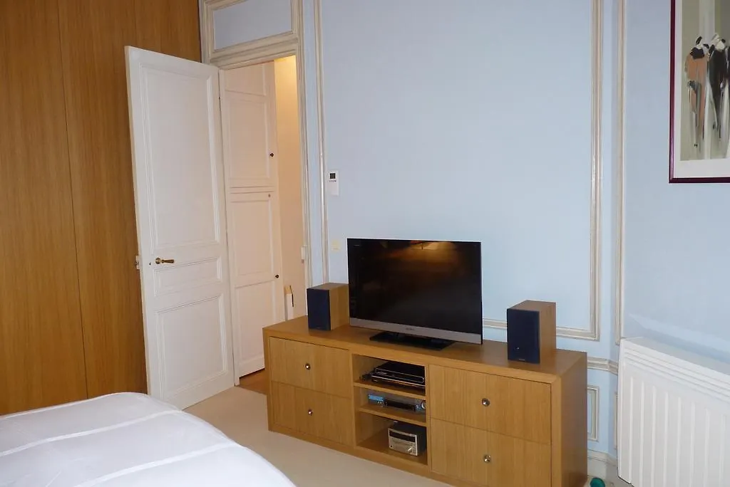 Prestigious 2 Bedroom Near Champs Elysees Paris 0*,  France