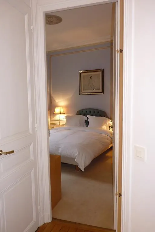 Prestigious 2 Bedroom Near Champs Elysees Paris Apartment