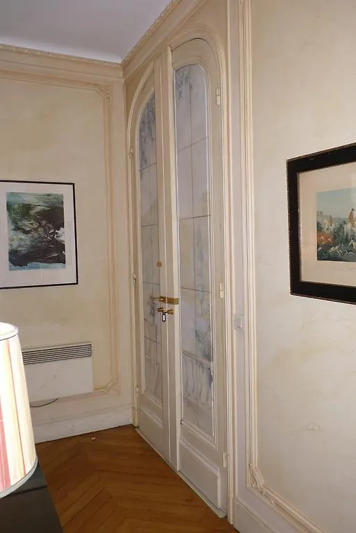Apartment Prestigious 2 Bedroom Near Champs Elysees Paris