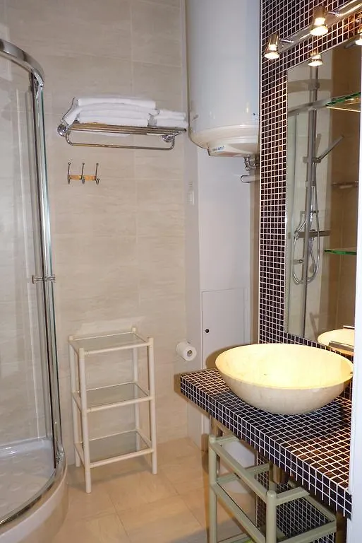 Apartment Prestigious 2 Bedroom Near Champs Elysees Paris