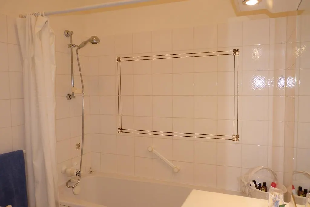 Prestigious 2 Bedroom Near Champs Elysees Paris