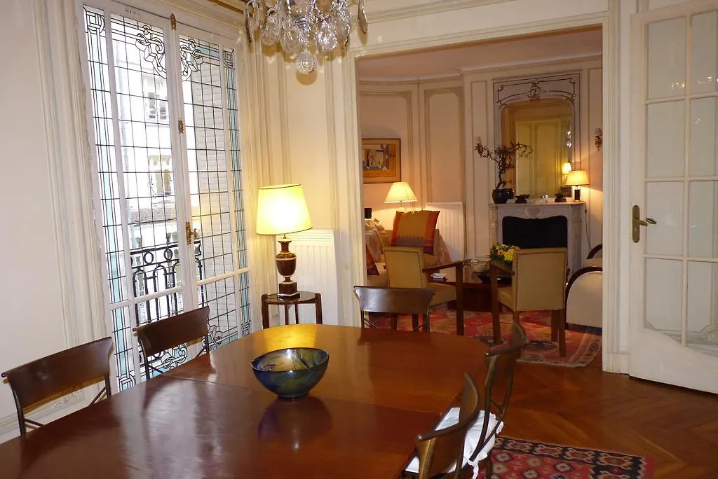 Apartment Prestigious 2 Bedroom Near Champs Elysees Paris